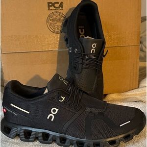 On Cloud 5 Waterproof shoes with extra set of laces